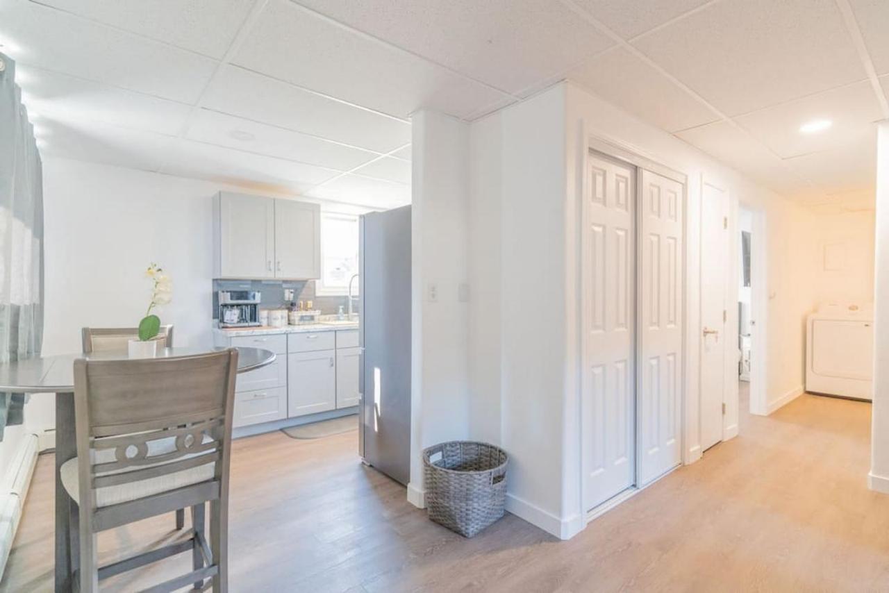 Apartment Executive Work Space With Modern Charm *